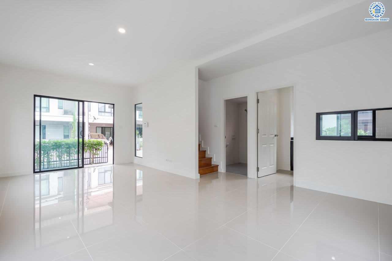 บ้านมือสองตกแต่งใหม่ แบรนด์ Property Perfect ม.โมดิวิลล่า ปิ่นเกล้า-วงแหวน หลังมุม เนื้อที่ 44 ตร.ว. ฟังก์ชัน 3 ห้องนอน 2 ห้องน้ำ 2 ที่จอดรถ เติมเต็มทุกความต้องการ ใช้ชีวิตแบบใกล้ชิดธรรมชาติ บนทำเลเดินทางสะดวก เชื่อมต่อ ถ.กาญจนาภิเษก ใกล้ทางด่วน"ศรีรัช" และเซ็นทรัลเวสต์เกต